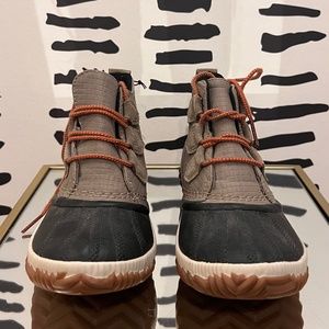 Sorel Leather Lace up Waterproof Boot